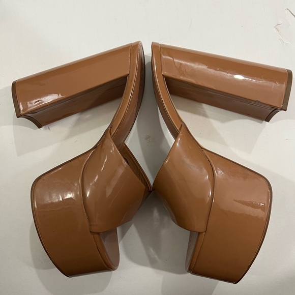 Liliana Tan Platform Heels Size 10 Nude Patent Leather Pumps - Picture 5 of 9